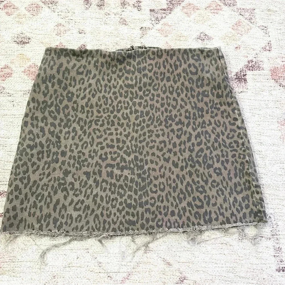 Pistola• Cheetah print raw hem mini skirt size medium - Picture 3 of 10